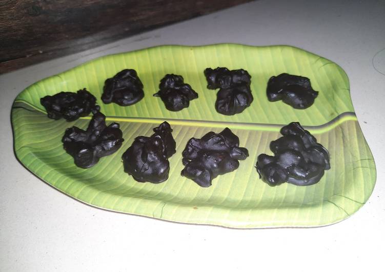 Recipe of Super Quick Homemade Praline Cashew Chocolate Cluster