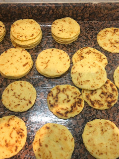 Una foto de Arepas de queso con harina PAN