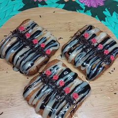 A picture of Stuffed nutella bread snacks 😋.