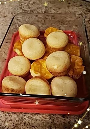 A picture of Brazilian Cheesy Bread.