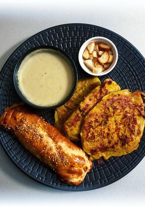 Une photo de 🍃Feuilleté saucisse et omelette rösti🍃