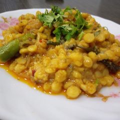 A picture of Chana daal fry.