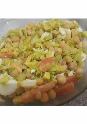Una foto de Ensalada de garbanzos