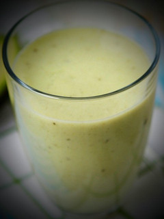Avokádós,banán turmix 🥑🍌🥑🍌🧋🧋 recept fotója
