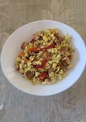 Una foto de Coliflor con pavo, leche de coco y curry
