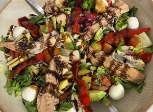Una foto de Ensalada Gourmet de Ventresca
