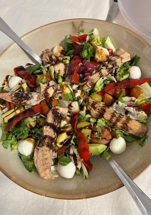 Una foto de Ensalada Gourmet de Ventresca