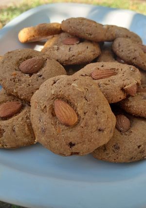 Una foto de Galletitas integrales de naranjas y almendras
