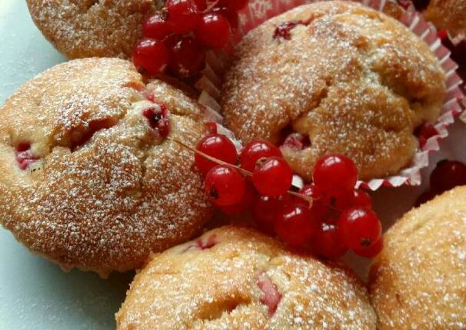 Recipe of Quick Vickys Redcurrant Cupcakes