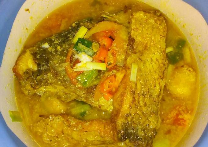Langkah Mudah untuk Menyiapkan Gurame kuah sup kuning yang Lezat