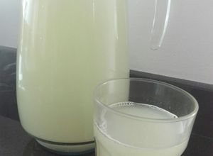Una foto de Agua intensa de limón 🍋