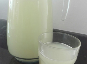 Una foto de Agua intensa de limón 🍋