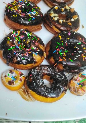 A picture of Chocolate ganache donuts.