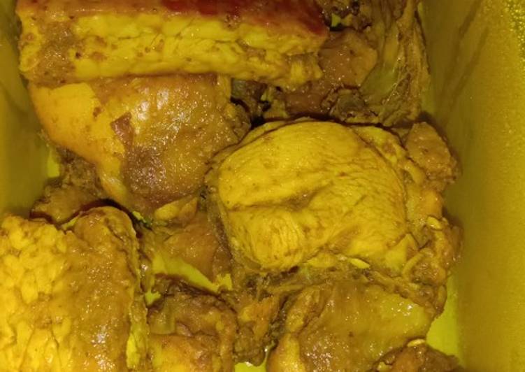 Ayam ungkep bumbu kuning