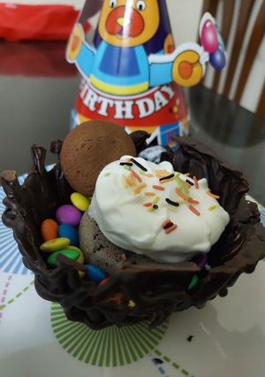 ચોકલૅટ બાઉલ ડેઝર્ટ (Chocolate Bowl Desert Recipe In Gujarati) રેસીપી મુખ્ય ફોટો