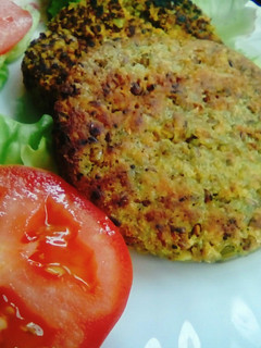 Una foto de Hamburguesas de lentejas y arroz Veganas👏👏👏💚💚💚💚