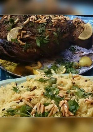صورة لوصفة كتف خاروف مشوي بالارز والصنوبر واللحمة