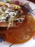 Taquitos dorados de pollo y consomé