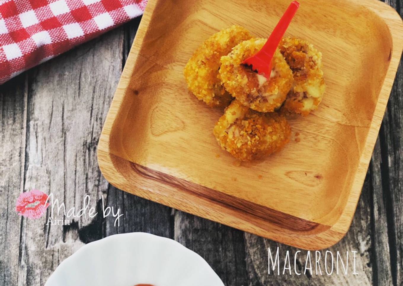 Macaroni melted cheese ball