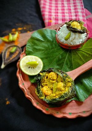 লাউ পাতায় ছোট চিংড়ি পাতুরি(lau patay choto chingri paturi recipe in Bengali) রেসিপির প্রধান ছবি