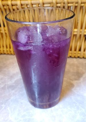 รูปของ Butterfly Pea juice with honey and lime
