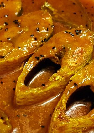 ইলিশের তেল ঝোল (ilisher tel jhol recipe in Bengali) রেসিপির প্রধান ছবি
