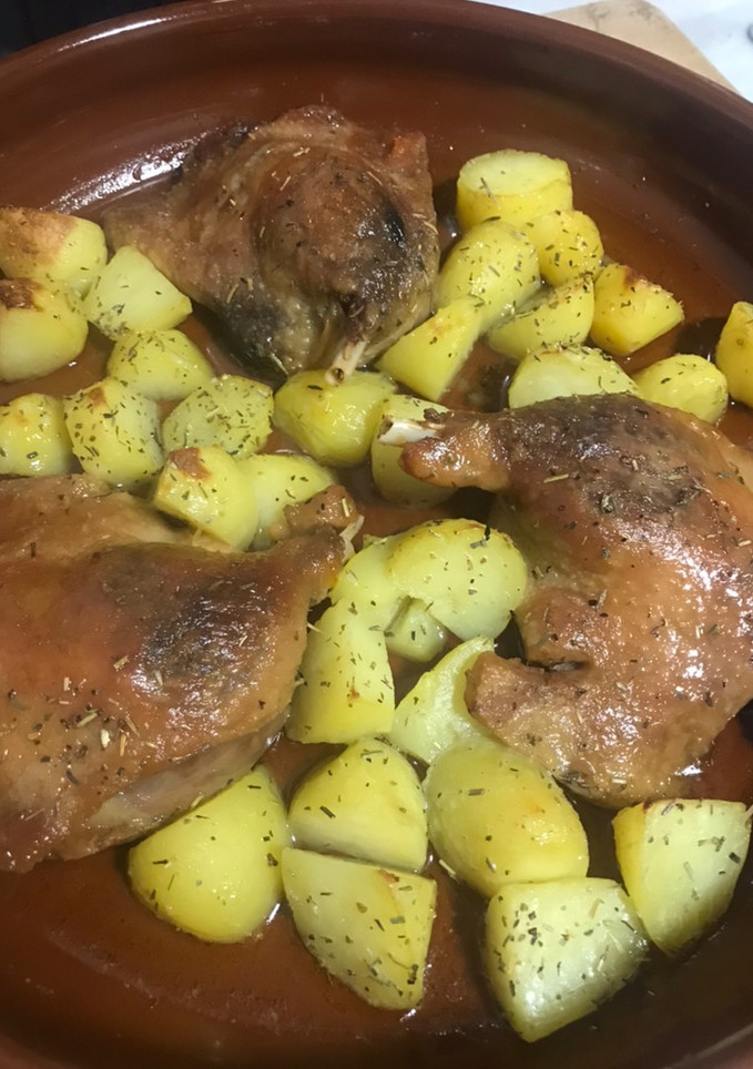 Una foto de Confit de pato con patatas