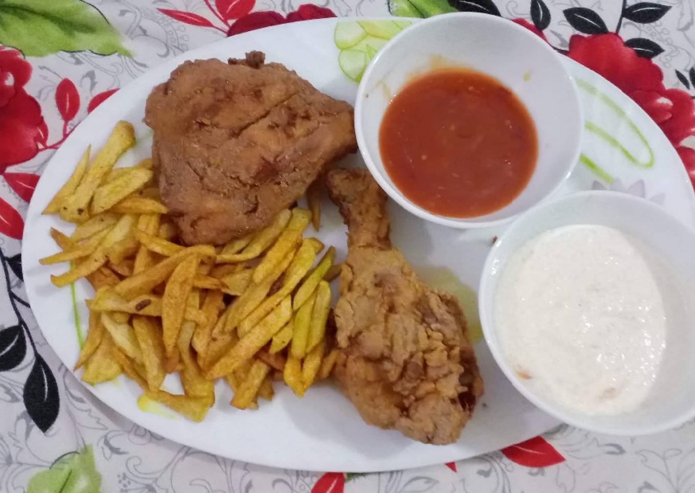 Crispy fried chicken with mayo garlic sauce ketchup and fries