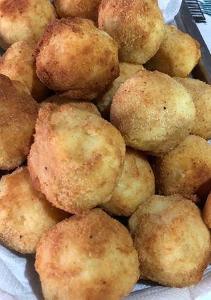 Una foto de Bombas de papa rellena de Jamón y Queso