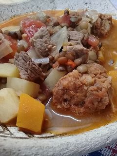 Una foto de Guiso de lentejas ✅🔥| Guisado de lentejas | Paso a paso 🍵