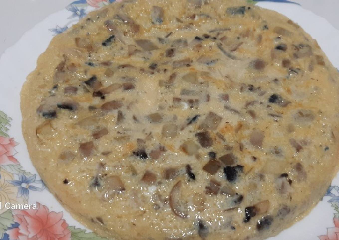 Tortilla de champiñones y cebolla con queso