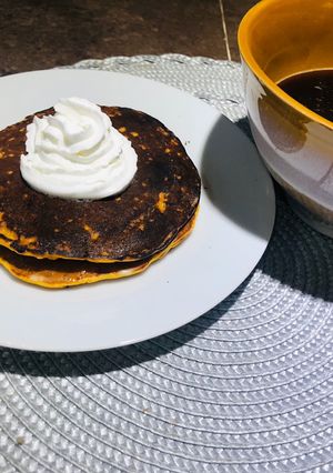 Una foto de Hotcakes 🥞 con zanahoria 🥕 y nuez🤤😋
