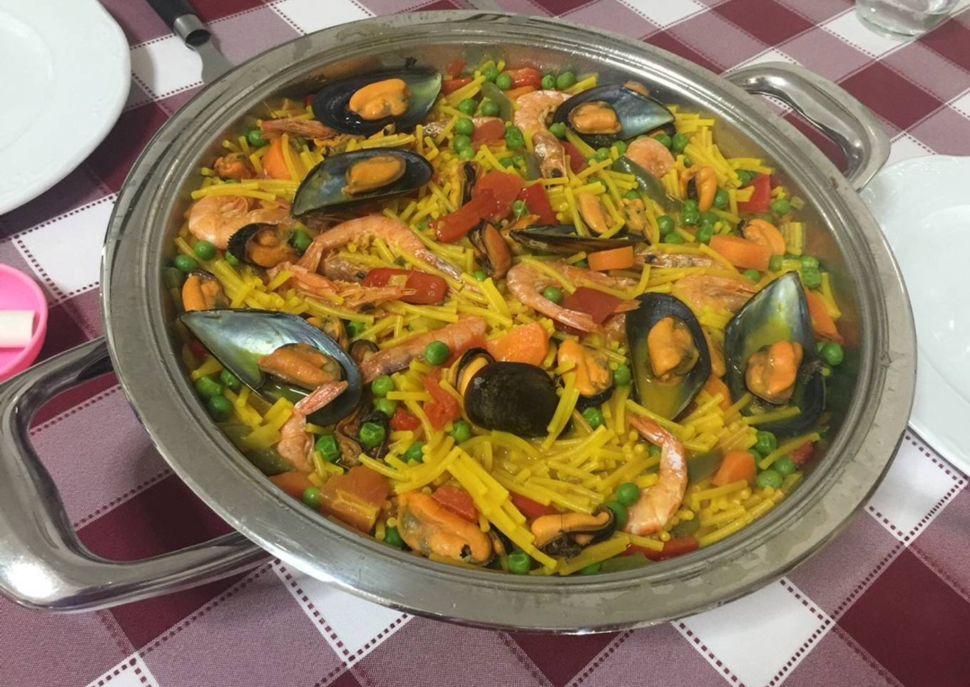 Fideuá de mejillones y gambas