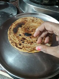 પરોઠા(Parotha Recipe in Gujarati) રેસીપી મુખ્ય ફોટો