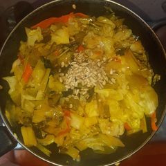 A picture of Fried-Steamed Veggies with Soy Sauce and Sunflower Seeds (Vegan).