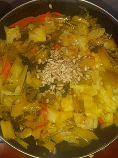 A picture of Fried-Steamed Veggies with Soy Sauce and Sunflower Seeds (Vegan).