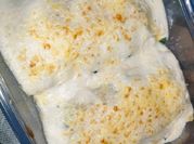 Una foto de lasagna de coliflor