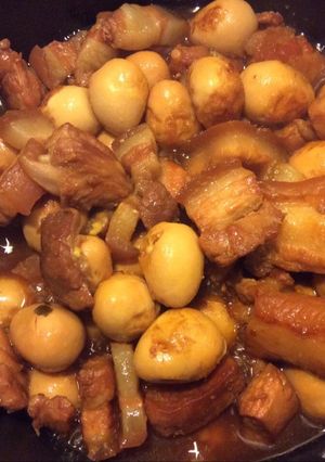 Hình của món Thịt kho trứng cút.