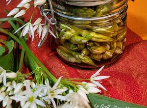 Une photo de Boutons d'ail des ours au vinaigre de cidre