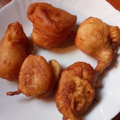 A picture of Mini-deep fried scones.