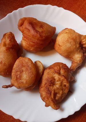 A picture of Mini-deep fried scones.