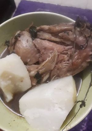 A picture of Boiled yam and catfish pepper soup.