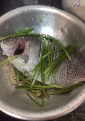 Hình của món Cá phi sông tiền (cá đi câu)chiên xã, canh chua cá hú.