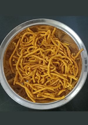 તીખા ગાંઠિયા (Tikha Ganthia Recipe In Gujarati) રેસીપી મુખ્ય ફોટો
