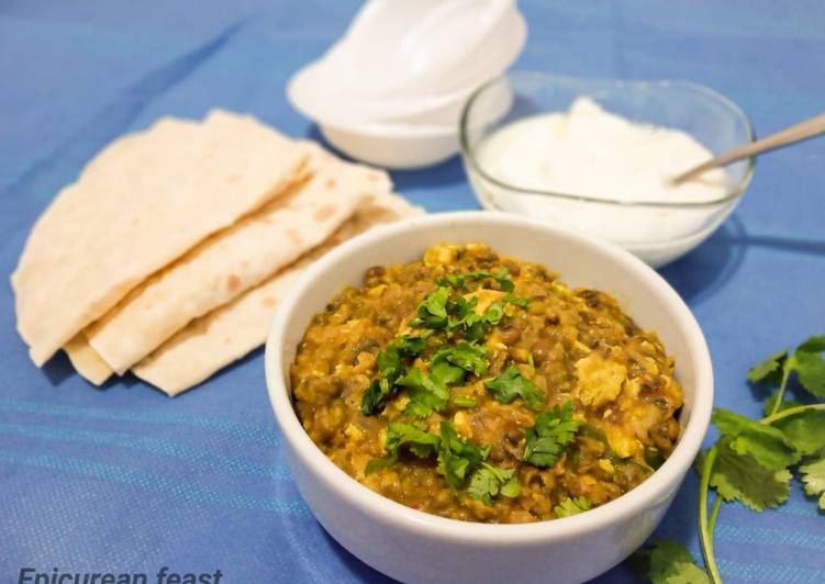 Recipe of Speedy Green moong Dal with scrambled eggs/Dhaba style egg tarka