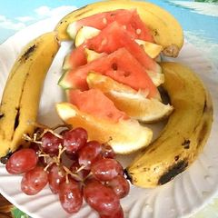 A picture of Fruit salad platter.