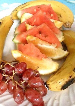 A picture of Fruit salad platter.