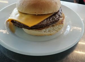 Una foto de Hamburguesa 🍔 Queso Cheddar