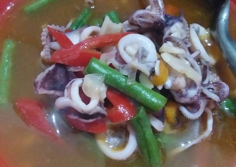 Cumi kuah (asam manis pedas)