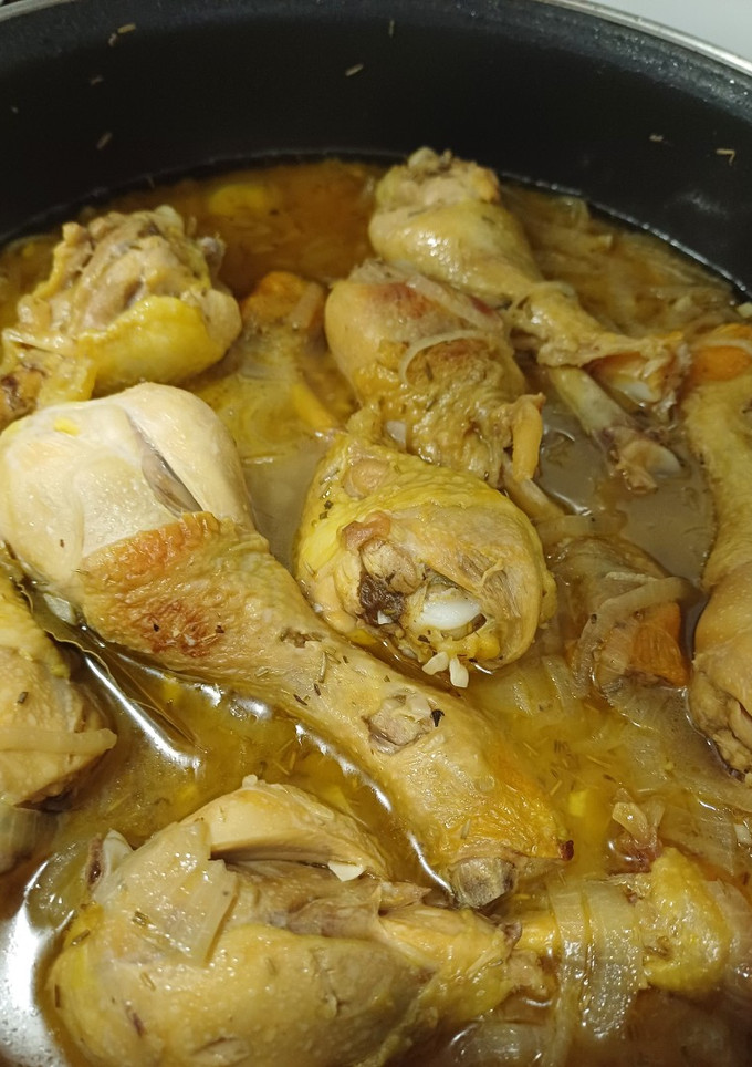 Una foto de Jamoncitos de pollo al vino 🍗